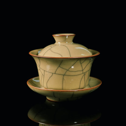 Rapid-brew horseshoe gaiwan in Longquan celadon with silky crackle patterns, iron-body heat retention, and engineered spout for quick tea service with oolong, pu-erh and white teas.