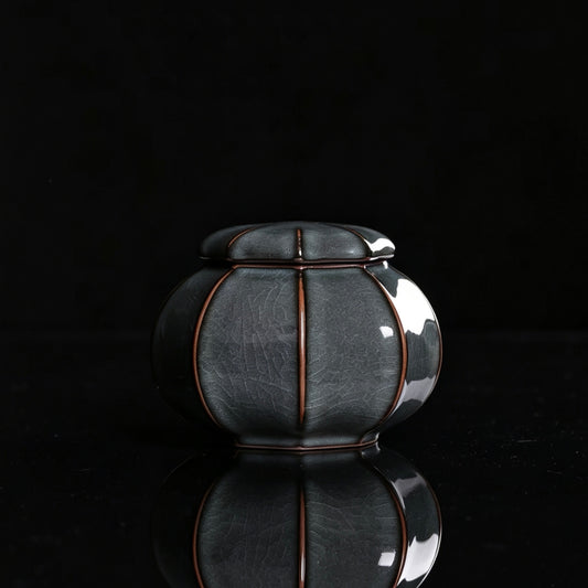 Longquan celadon Ge kiln tea canister with iron cyan glaze and natural gold thread iron wire crackle pattern