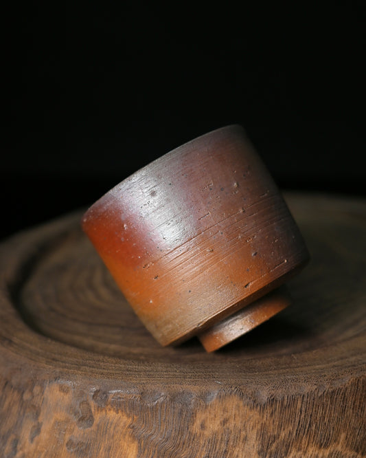 Minimalist handmade ceramic embodying朴拙 aesthetic through unadorned form and authentic materiality