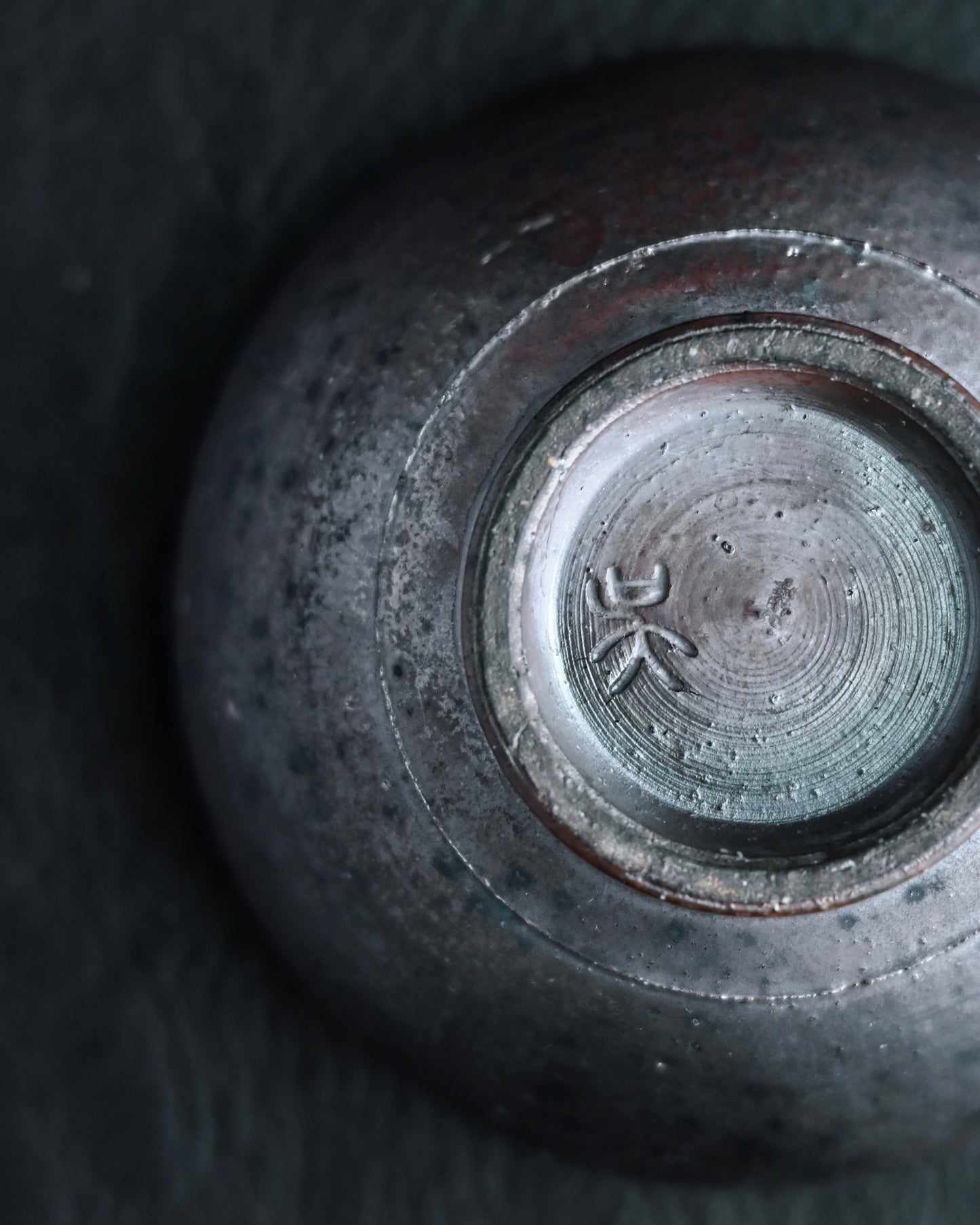 Naked wood kiln firing process at 1300°C creating natural ash and flame effects