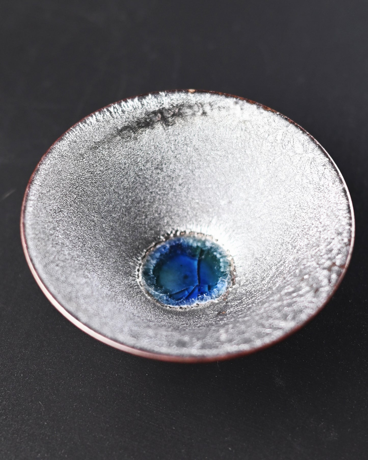 Natural ash glaze development through 72-hour pine wood firing in reduction atmosphere