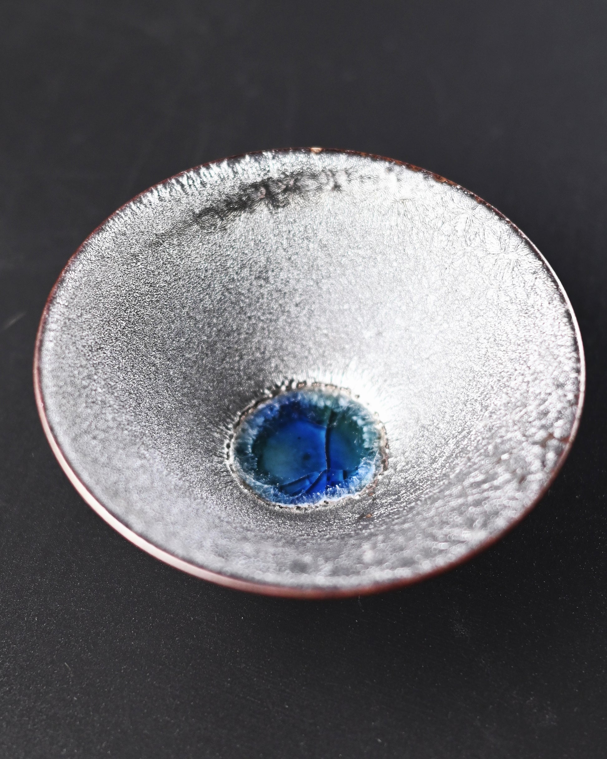 Natural ash glaze development through 72-hour pine wood firing in reduction atmosphere