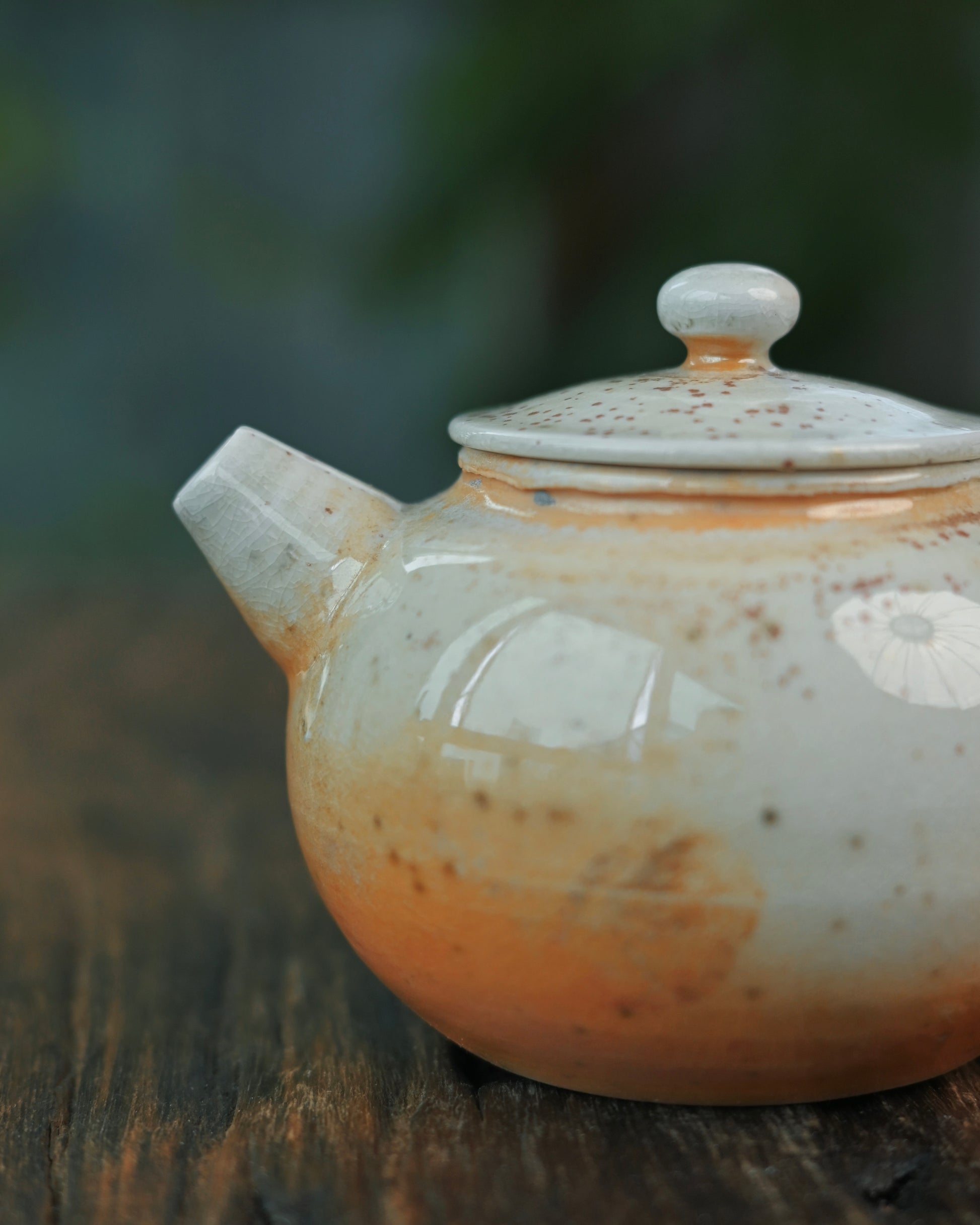 Natural ash glazing created by pine wood embers melting at 1300°C firing temperature