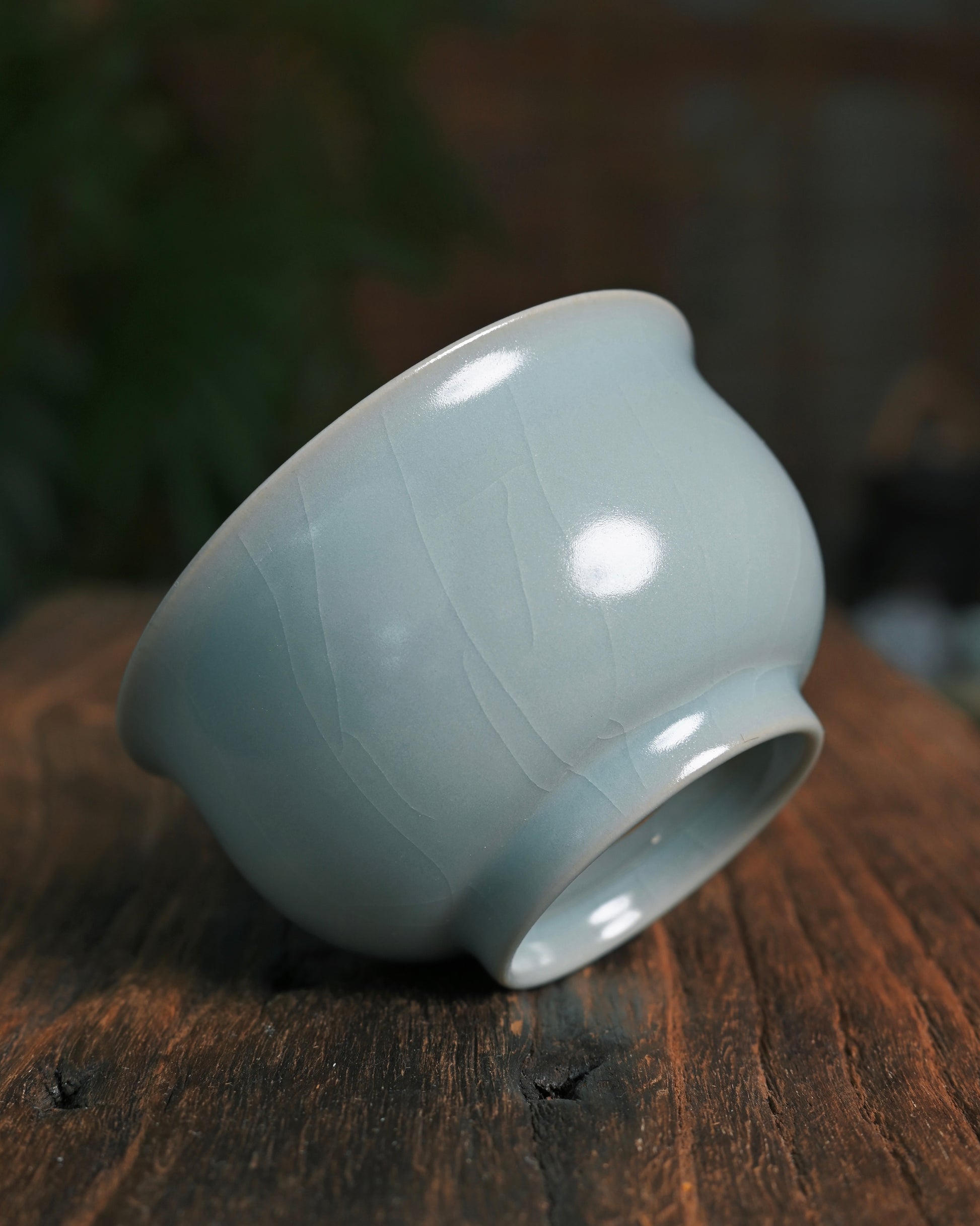 Northern Song style Ru ware teacup with willow-leaf crackle pattern