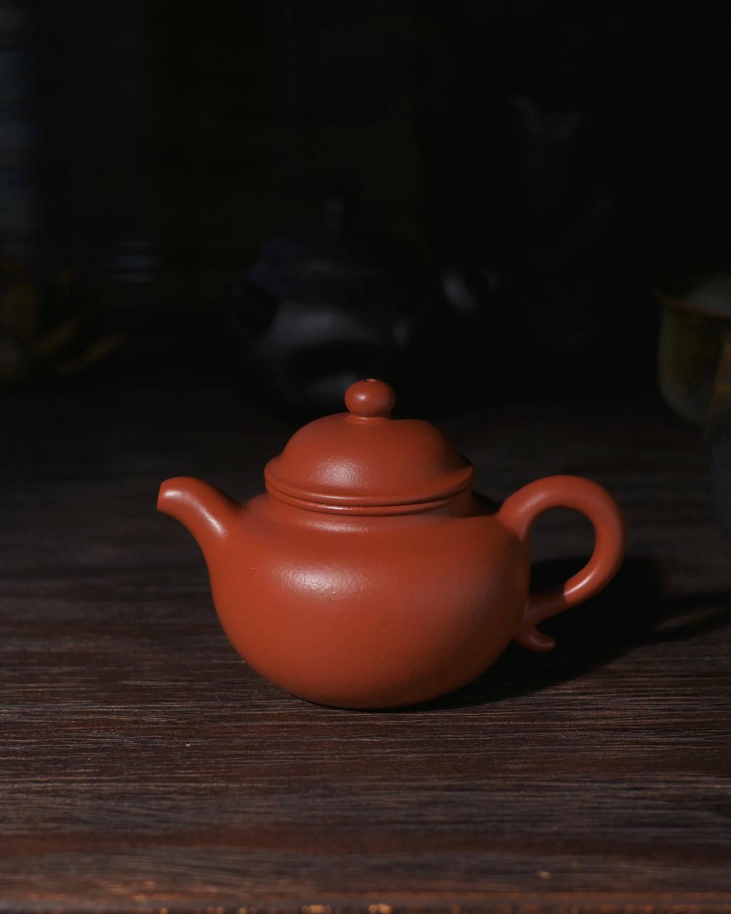 Oolong and pu-erh specialized teapot where clay gradually absorbs tea oils developing warm patina