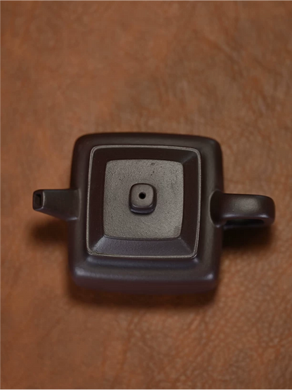 Dual-porosity Zisha teapot showing breathable clay structure that enhances tea aroma without stewing