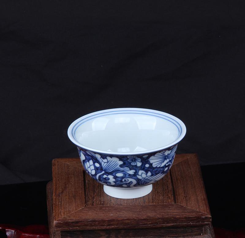 Blue and White Porcelain Host's Teacup with Lotus Pond and Egret Design