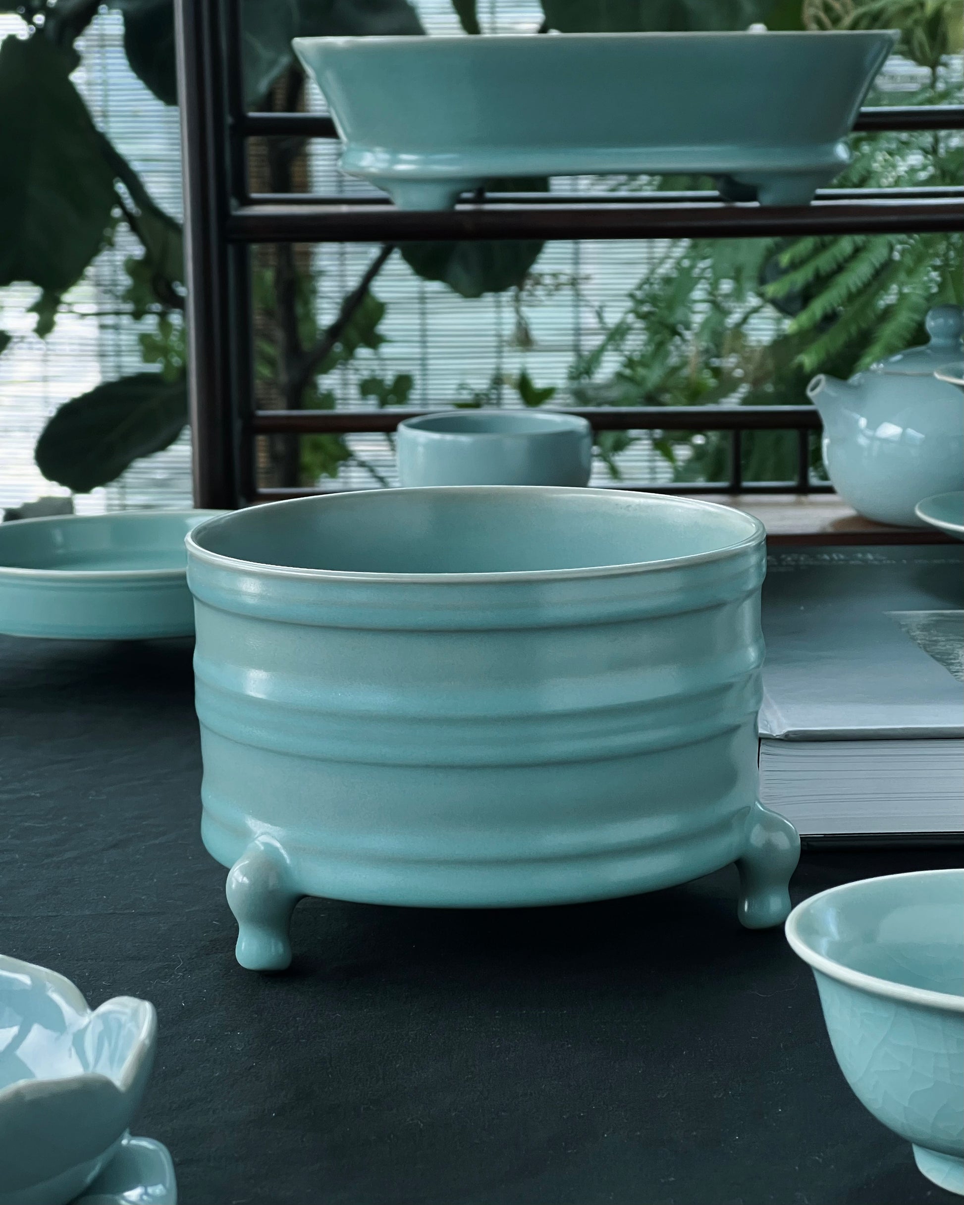 Beijing Palace Museum reproduction Ru ware Zun with full glaze and sesame pin marks