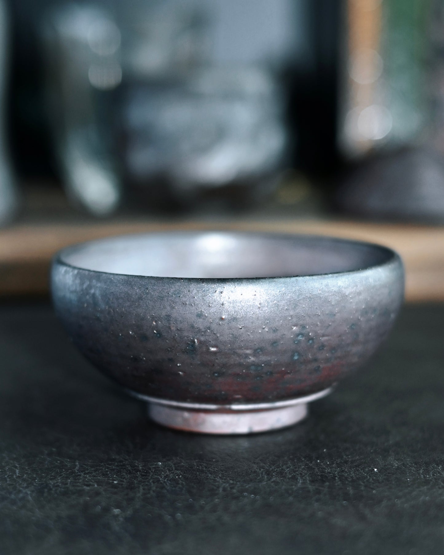 Perfectly circular rim design offering smooth contact and balanced drinking experience