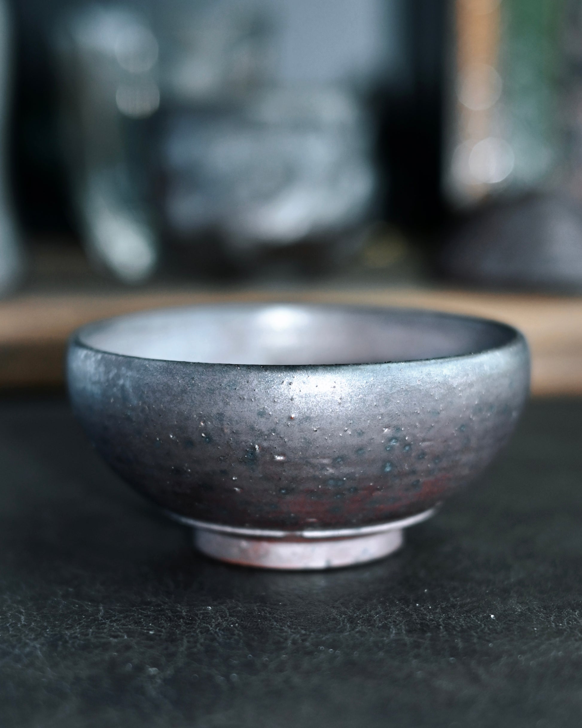 Perfectly circular rim design offering smooth contact and balanced drinking experience