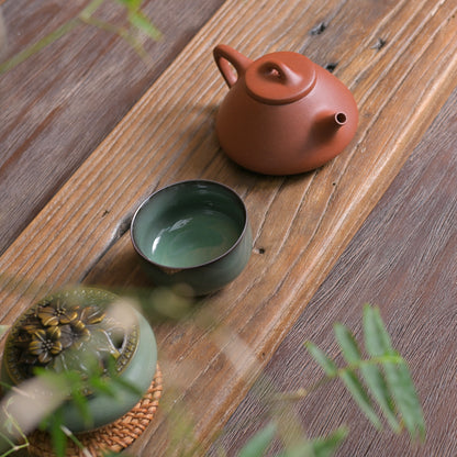 Yixing semi-handmade teapot in Shipiao form, zhuni-duan clay composite for improved thermal properties and tea oxidation.