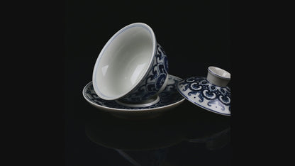 Der blau-weiß verzierte Lotus-Gaiwan, Jingdezhen Qinghua Teeschale