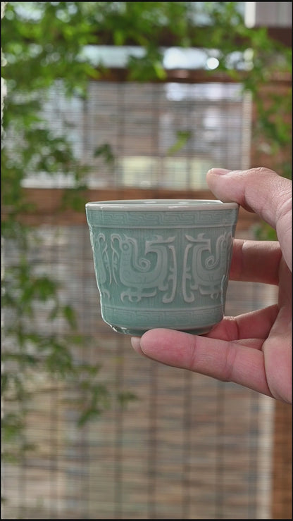 Coupe de maître Céladon Longquan bleu céleste à six phénix totem