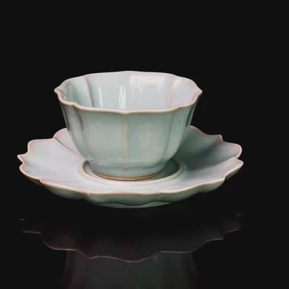 Ru-Ware Teetasse mit Lotusblütenkelch