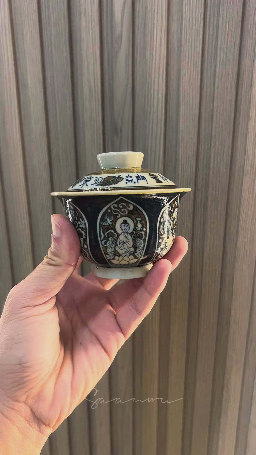 Ancient script ceramic art combining 3000-year-old oracle bone characters with porcelain craft