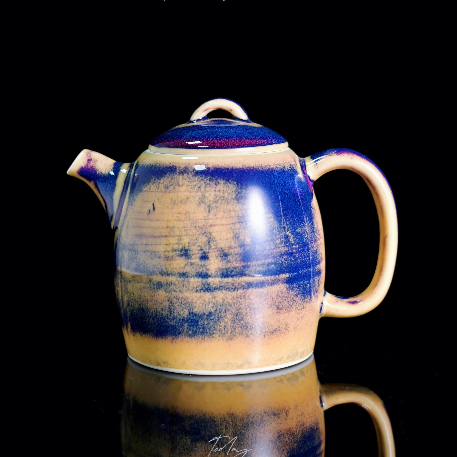 Qin Quan style Jun porcelain teapot with kiln transformation glaze in blue and beige tones