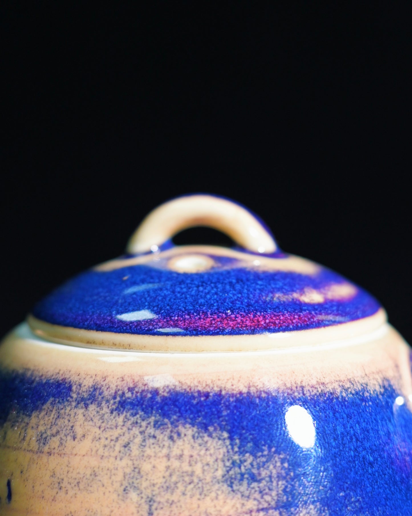 Side profile of Qin Quan teapot with curved spout and ergonomic handle