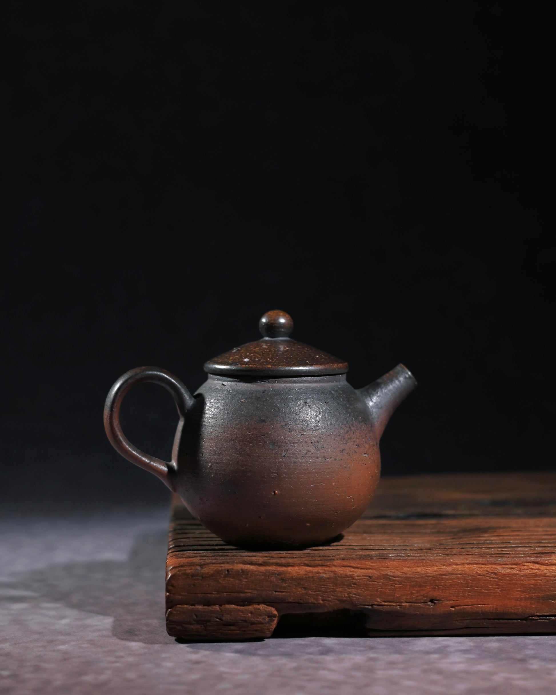 Yancha rock tea brewing vessel enhancing tea liquor richness and aroma layering
