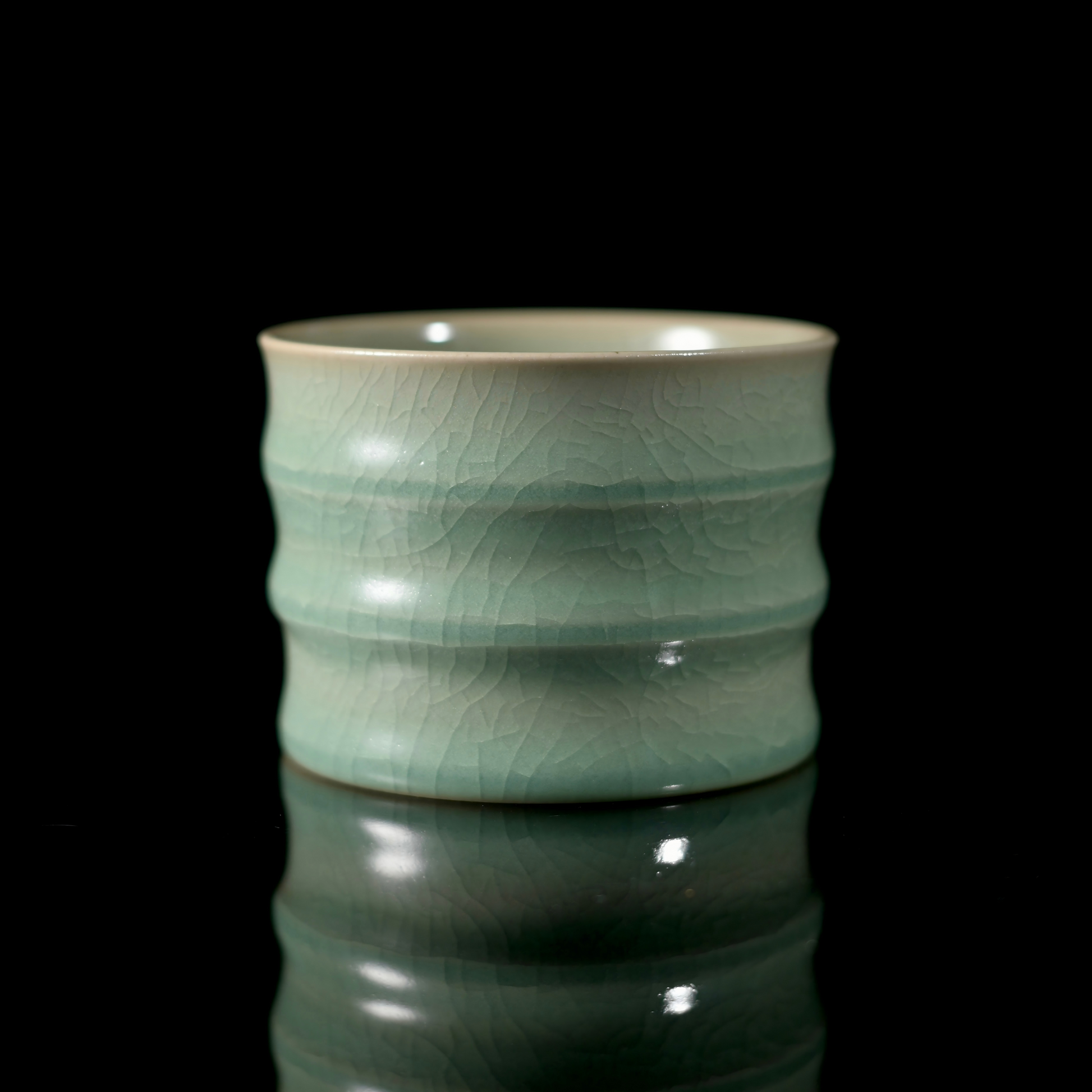 Ru celadon bamboo joint master cup with blue-green glaze and crab claw crackle patterns, 150ml capacity