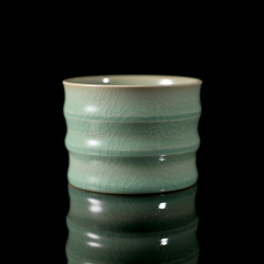 Ru celadon bamboo joint master cup with blue-green glaze and crab claw crackle patterns, 150ml capacity
