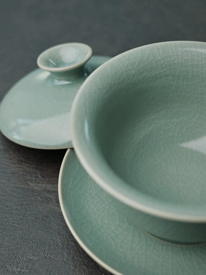 Saanwu Ru ware celadon crackled glaze gaiwan for tea ceremony