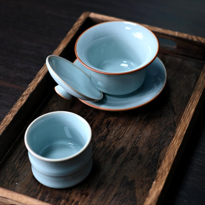 Ru-Porzellan (Ruyao) himmelblaue Gaiwan-Teeschale mit feinen Craquelé-Rissen
