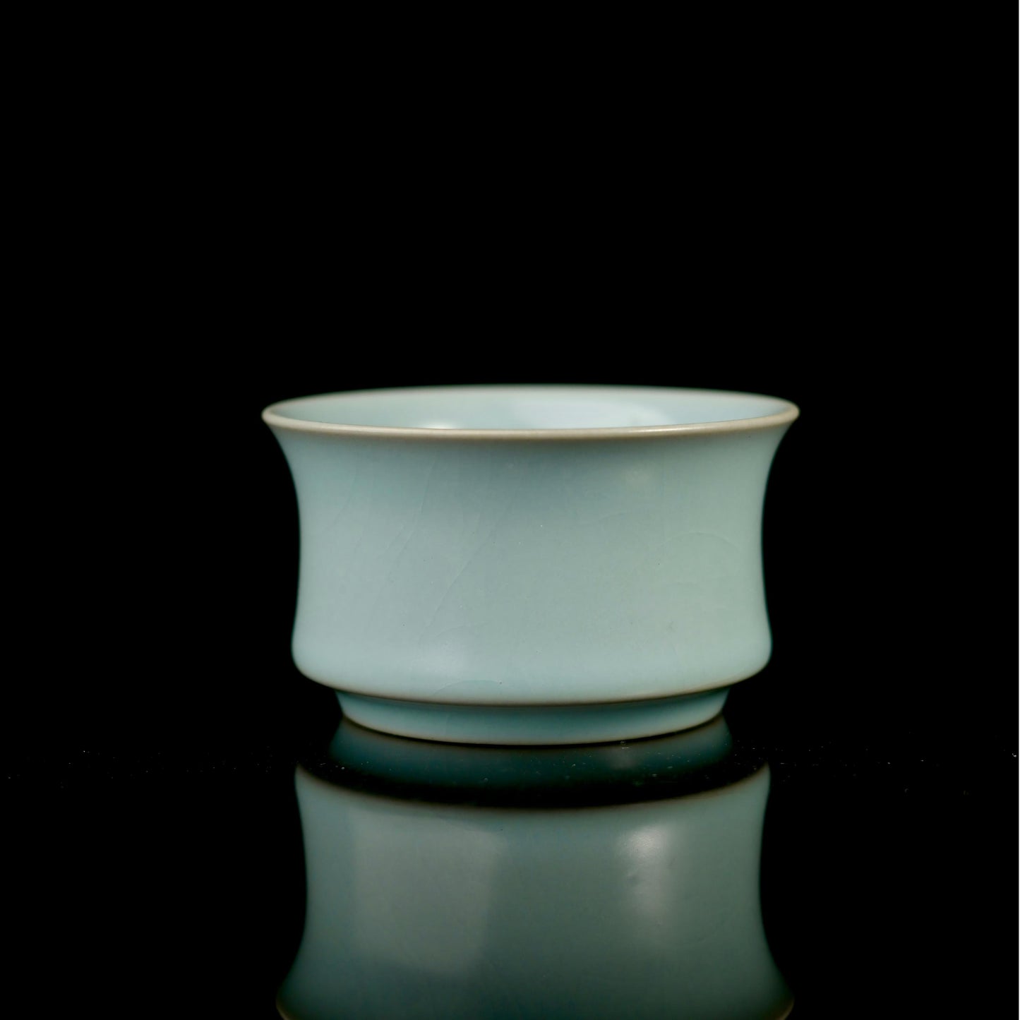 Ru Porcelain Vintage Glaze "Horse Shoe" Teacup