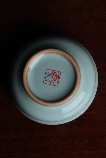 Bottom view showing the delicate sesame nail bracket marks on the base of the Ru Kiln teacup.