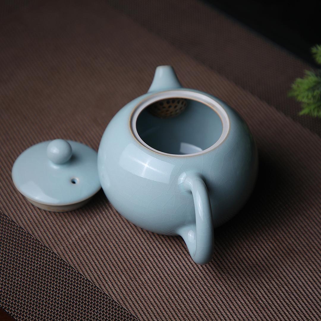 Saanwu Studio Ru ware teapot in Xishi shape with celadon crackled glaze for Chinese tea ceremony