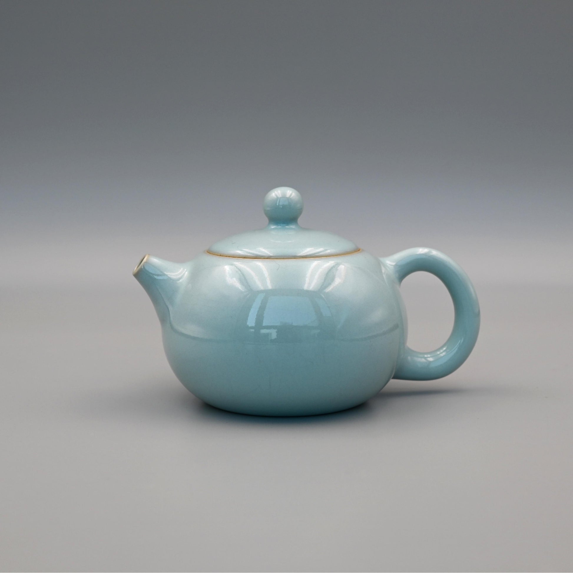 Saanwu Studio Ru ware teapot in Xishi shape with celadon crackled glaze for Chinese tea ceremony