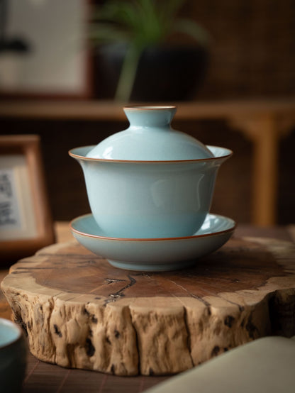 Service à thé 3-en-1 en porcelaine Ru comprenant un Gaiwan (bol à thé) et des tasses à thé en céramique Ru
