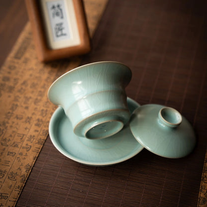 Ru kiln pale cyan 180ml covered brewing cup displaying natural ice-crackle matrix and warm edge highlights