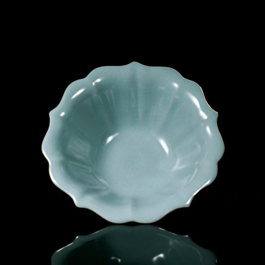 Ru ware celadon glaze floral rim bowl featuring fine cicada-wing crackle pattern