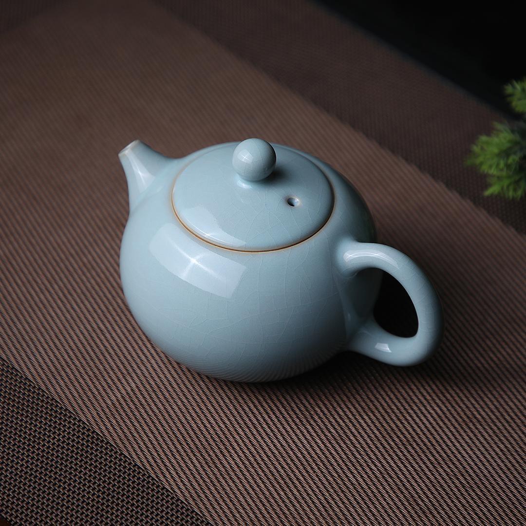 Saanwu Studio Ru ware teapot in Xishi shape with celadon crackled glaze for Chinese tea ceremony