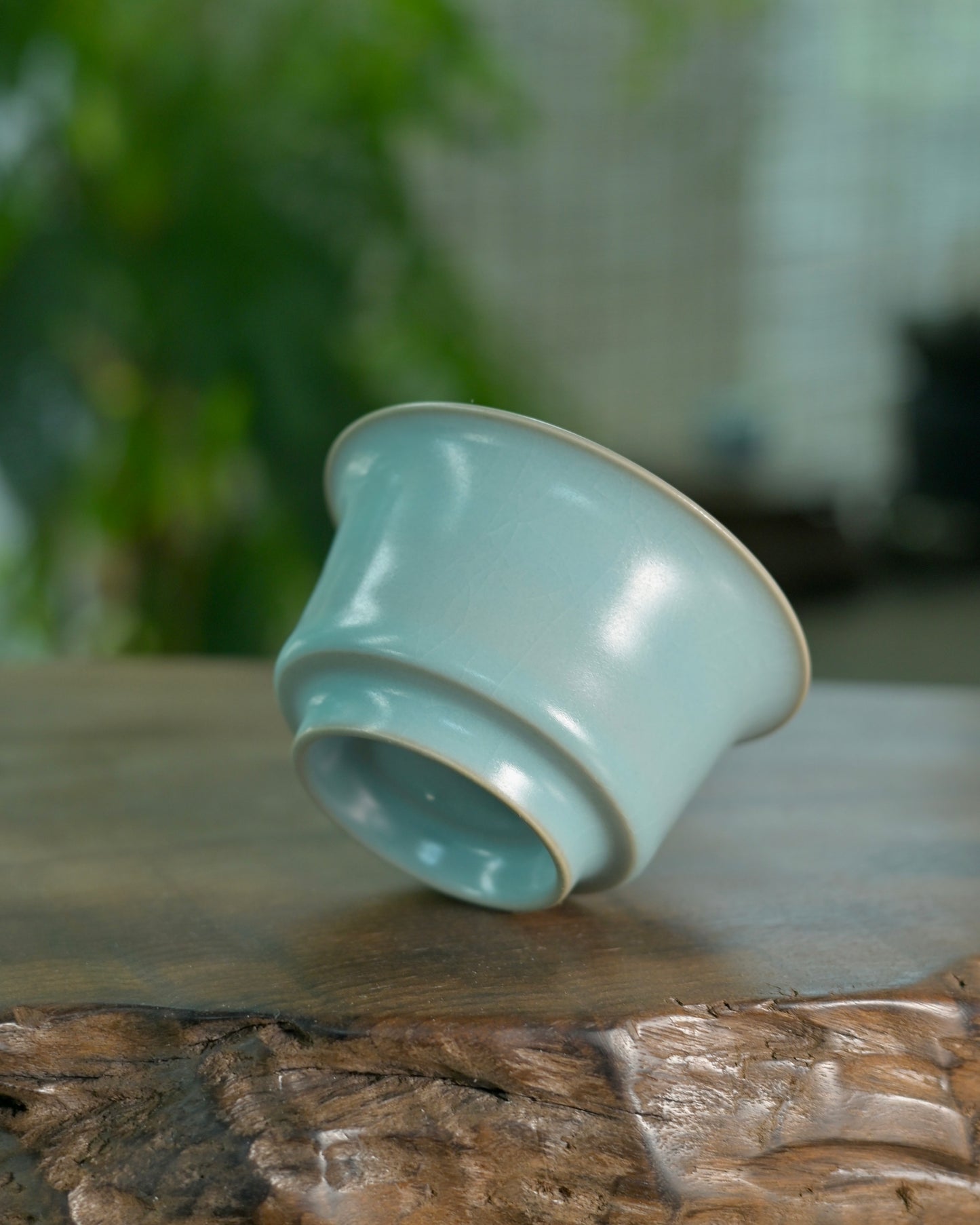 Natural willow-leaf crackle glaze pattern on handmade Ru ware tea cup