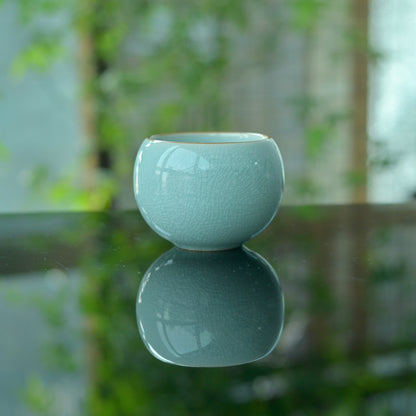 Handcrafted Ru Kiln 'Dragon Egg' Teacup with Crab-Claw Crackle Glaze – 300ml large capacity celadon cup featuring traditional crackled 'crab-claw' patterning