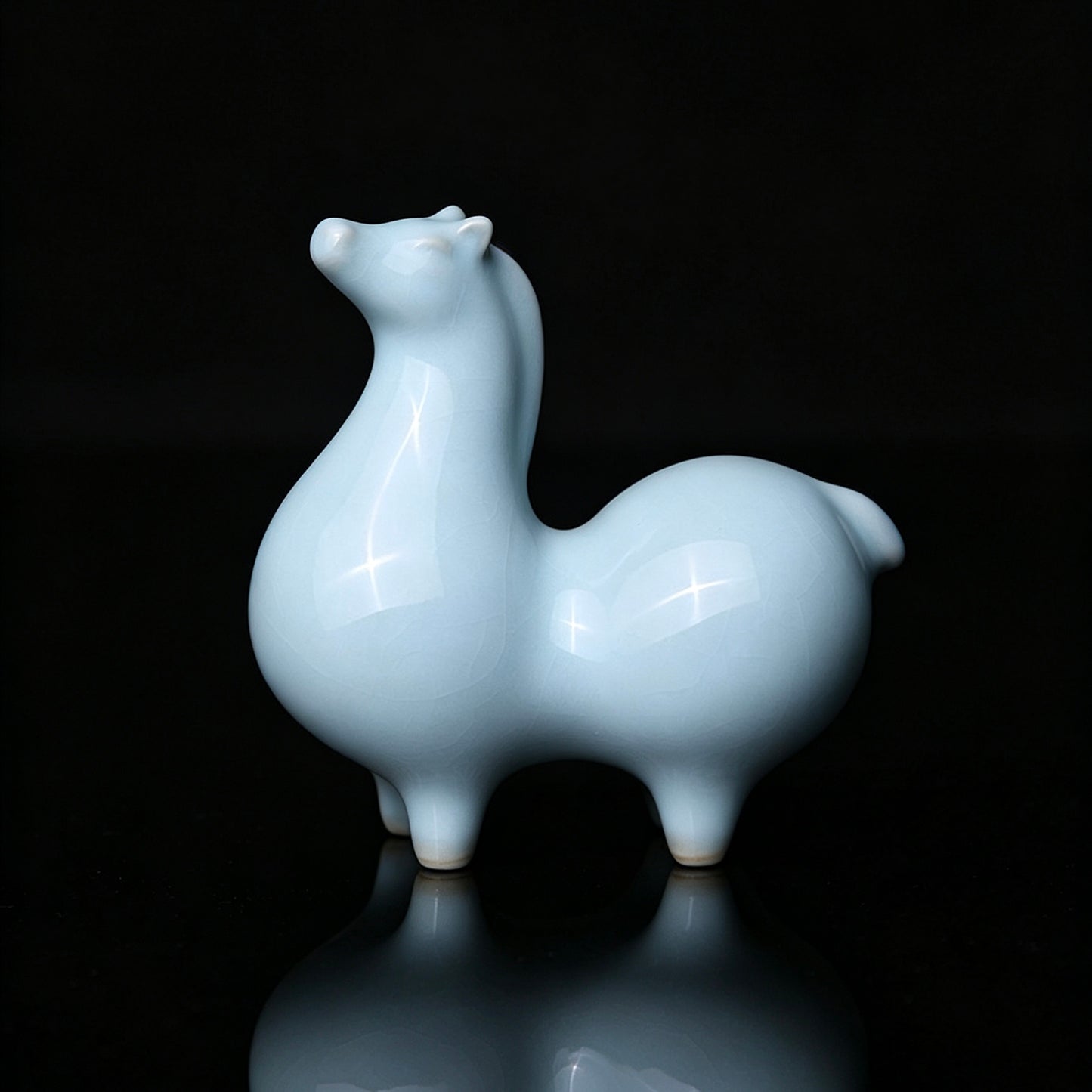 Ru ware sky-blue celadon Tang horse tea pet with plump body and compact table-friendly size