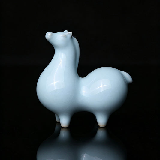 Ru ware sky-blue celadon Tang horse tea pet with plump body and compact table-friendly size