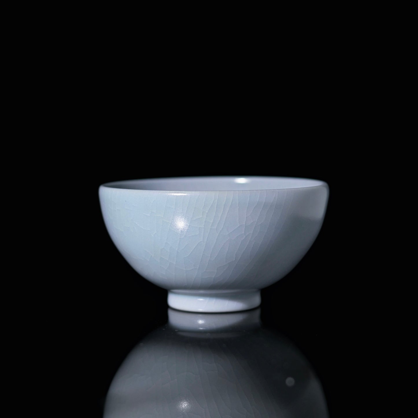 Ru ware moon-white glaze master cup with pale creamy celadon surface and fine willow-leaf crackle pattern