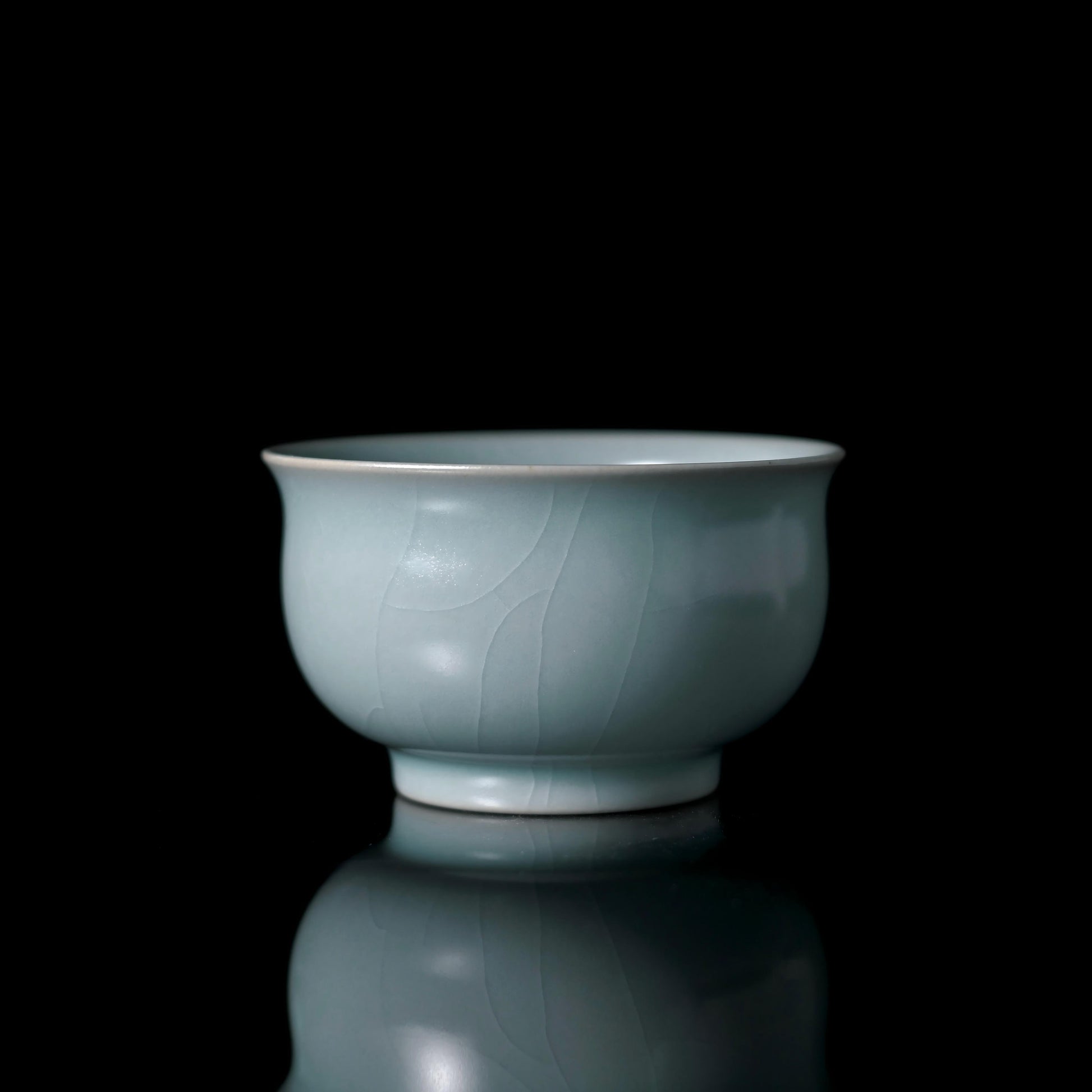 Ru ware teacup in Lushi incense burner shape with sky-blue celadon glaze