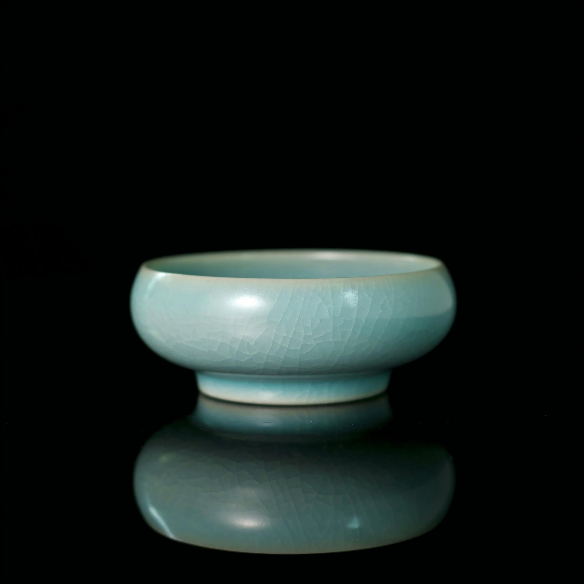 Ru ware Pu-erh tea cup featuring wide mouth design for optimal tea cooling and aroma release