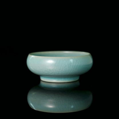 Ru ware Pu-erh tea cup featuring wide mouth design for optimal tea cooling and aroma release