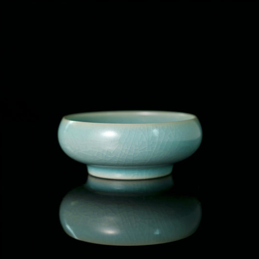 Ru ware Pu-erh tea cup featuring wide mouth design for optimal tea cooling and aroma release