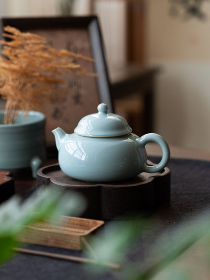Bottom view of authentic artisan Ruyao teapot revealing traditional sesame seed shaped spur marks or three nail firing marks.