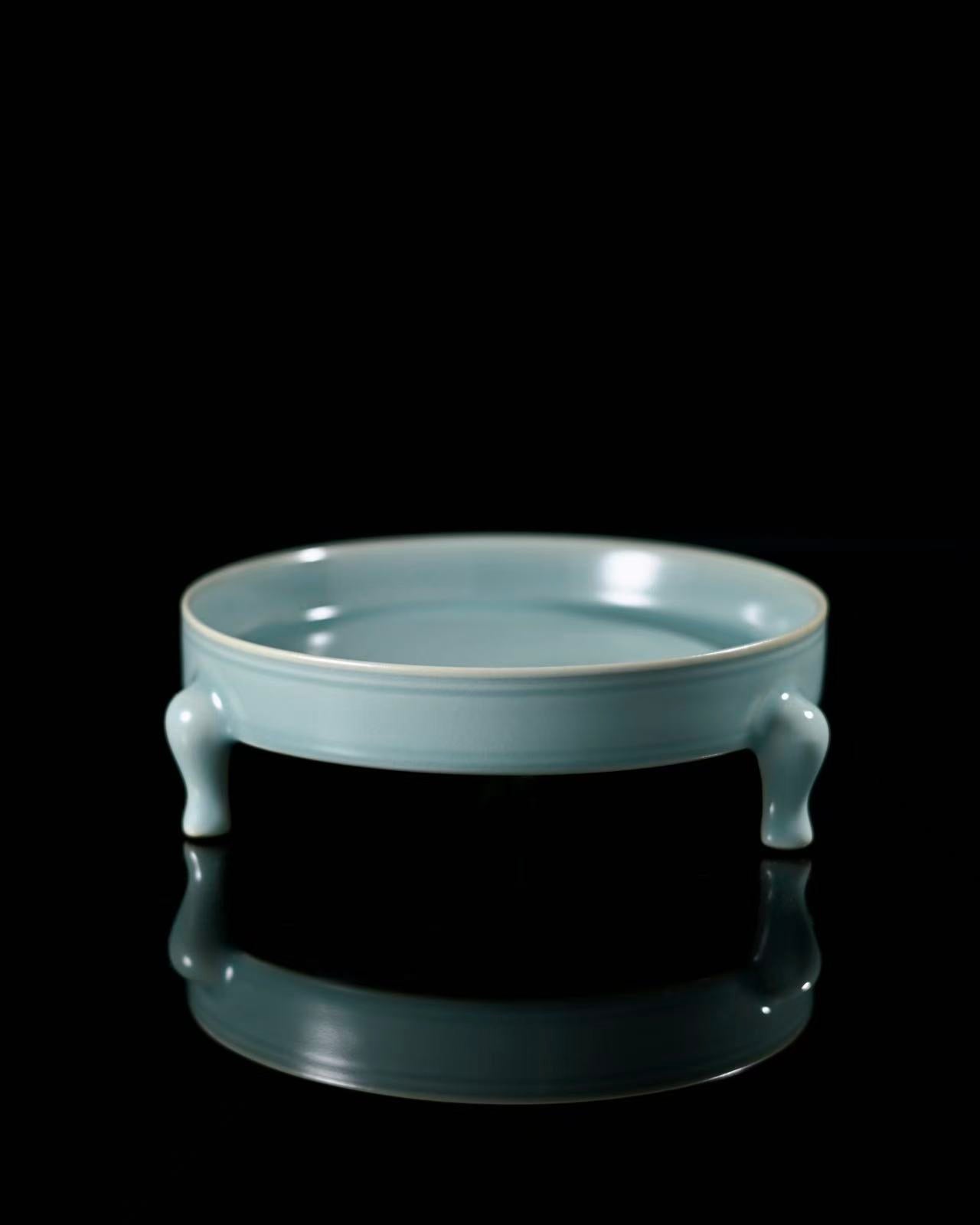 Northern Song Dynasty Ru ware replica stand matching Palace Museum specifications, featuring full glaze and perfect celadon coloration.