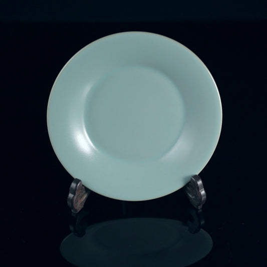 Ru porcelain plate serving as tea tray in tea ceremony
