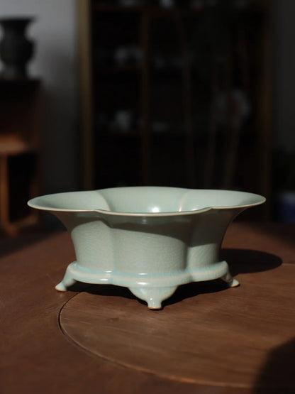 Handmade Ru Kiln flower shaped narcissus vessel with evolving crackle glaze for tea table styling