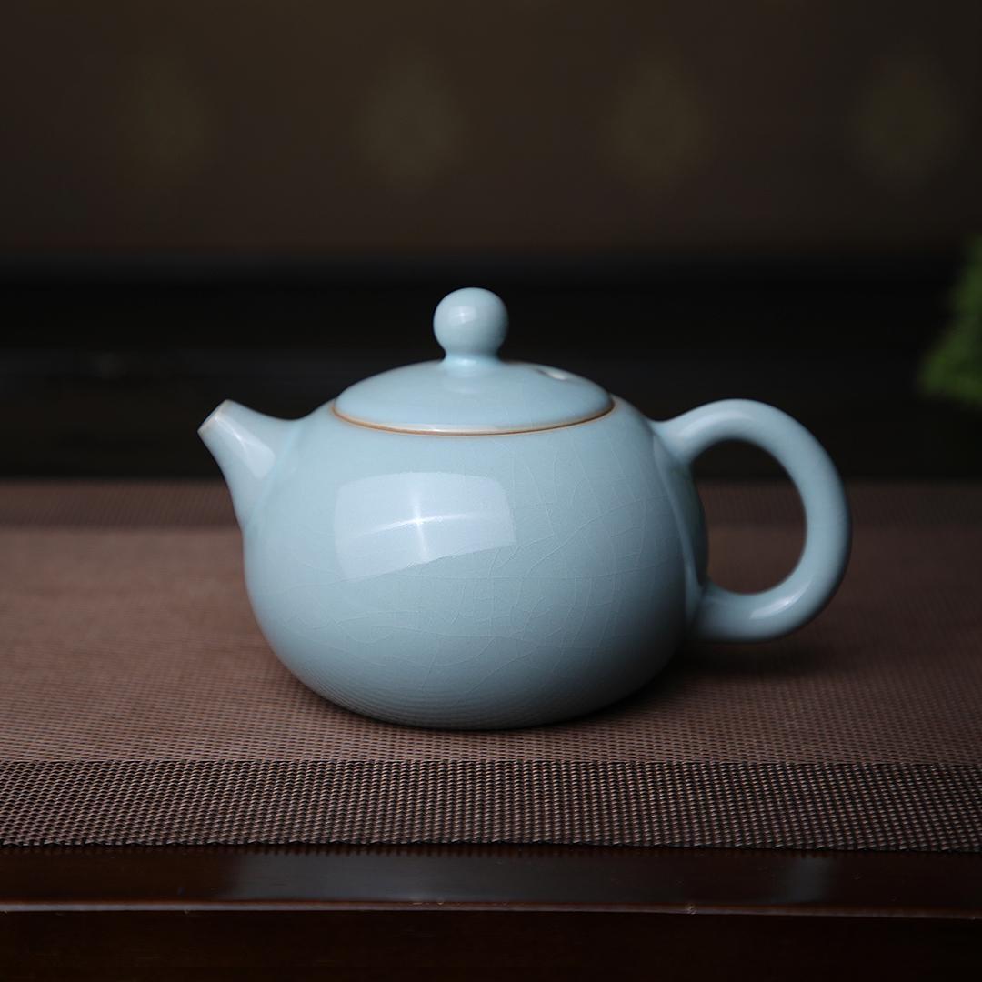 Saanwu Studio Ru ware teapot in Xishi shape with celadon crackled glaze for Chinese tea ceremony