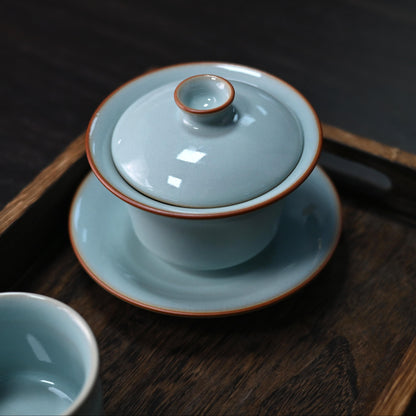 Ru-Porzellan (Ruyao) himmelblaue Gaiwan-Teeschale mit feinen Craquelé-Rissen
