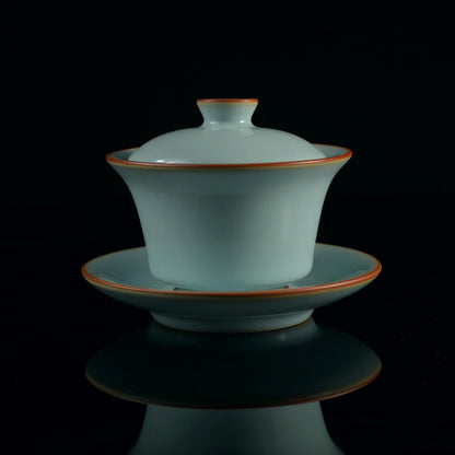 Ru-Porzellan (Ruyao) himmelblaue Gaiwan-Teeschale mit feinen Craquelé-Rissen